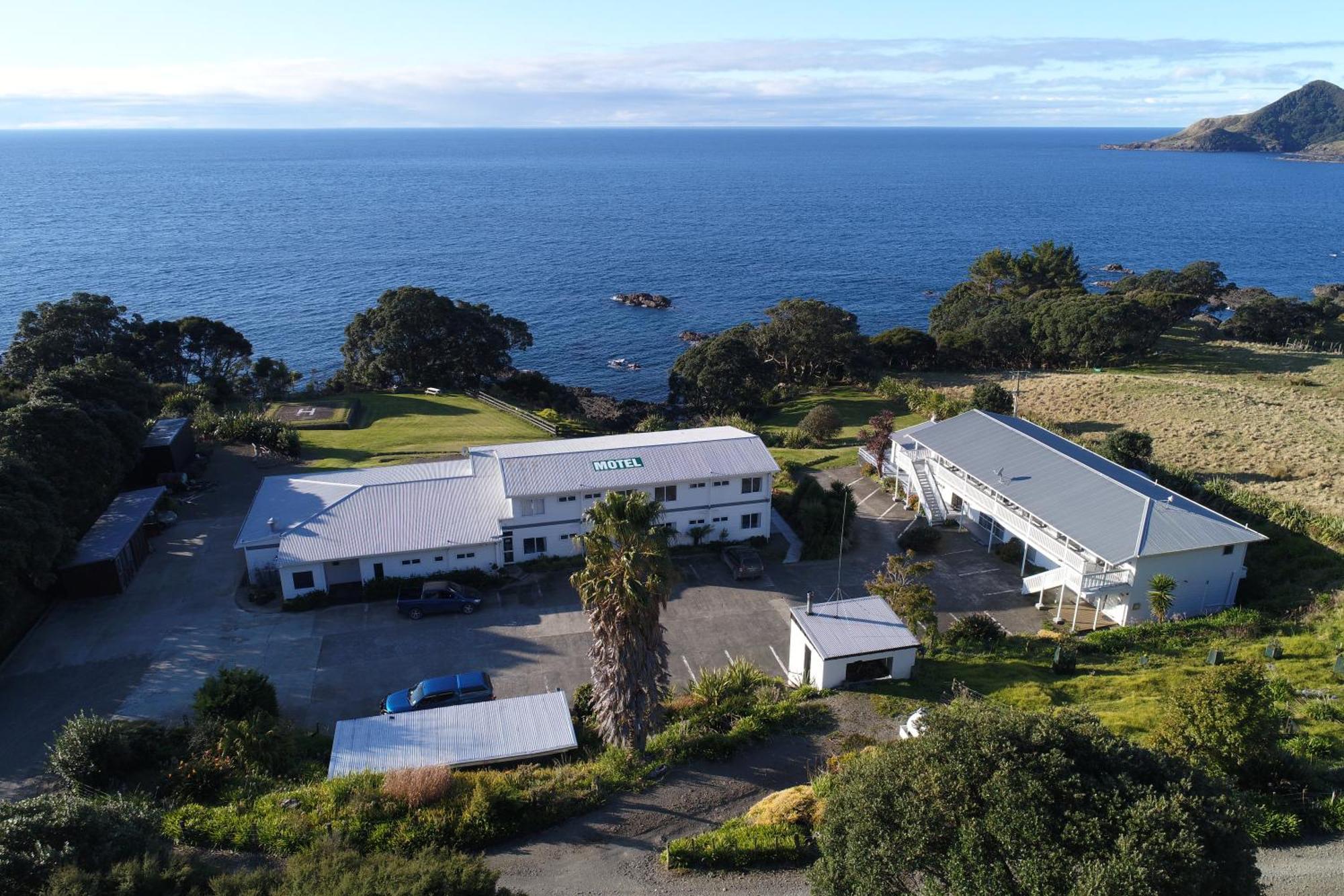 Lottin Point Motel Cape Runaway Exterior photo