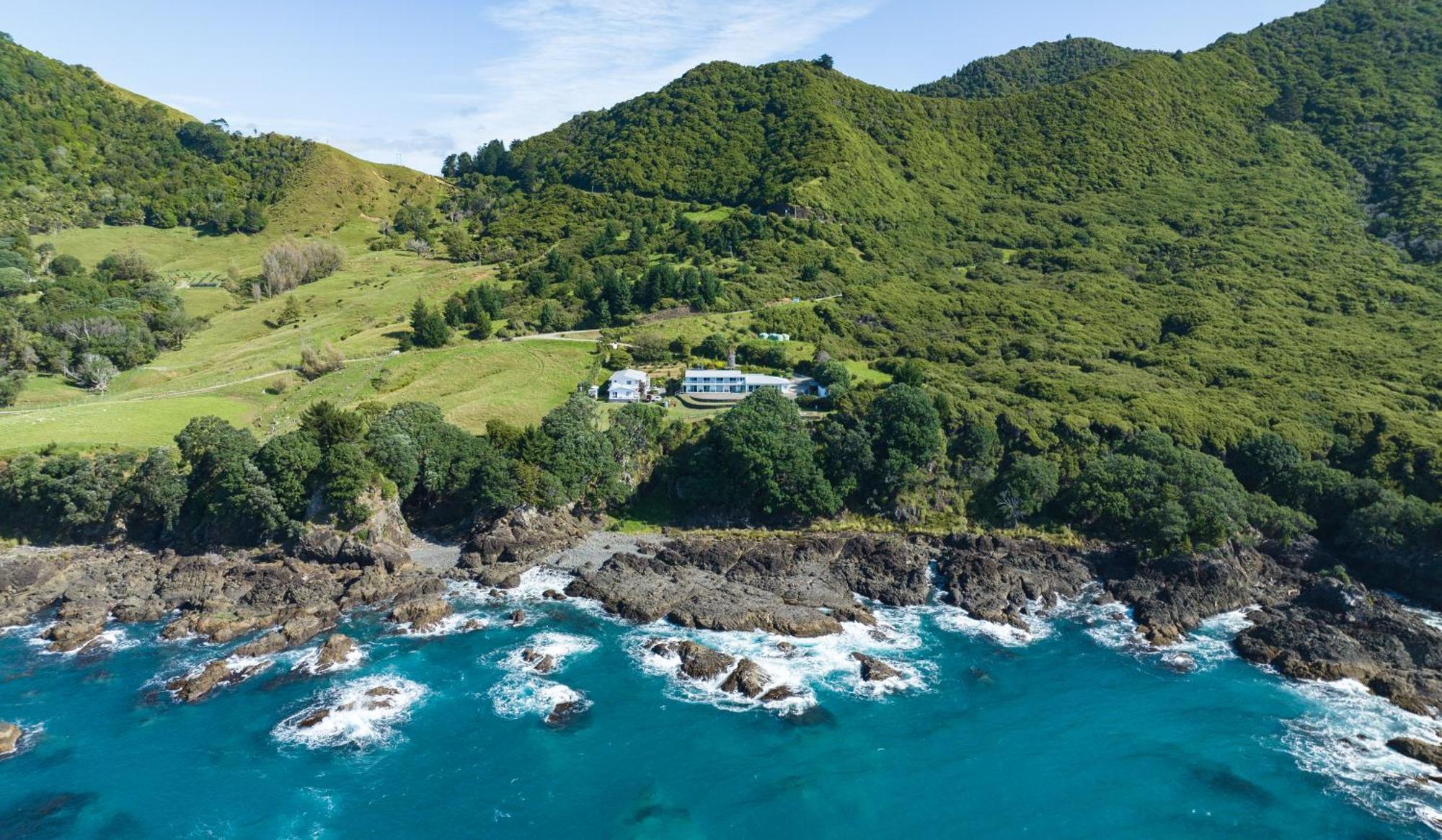Lottin Point Motel Cape Runaway Exterior photo