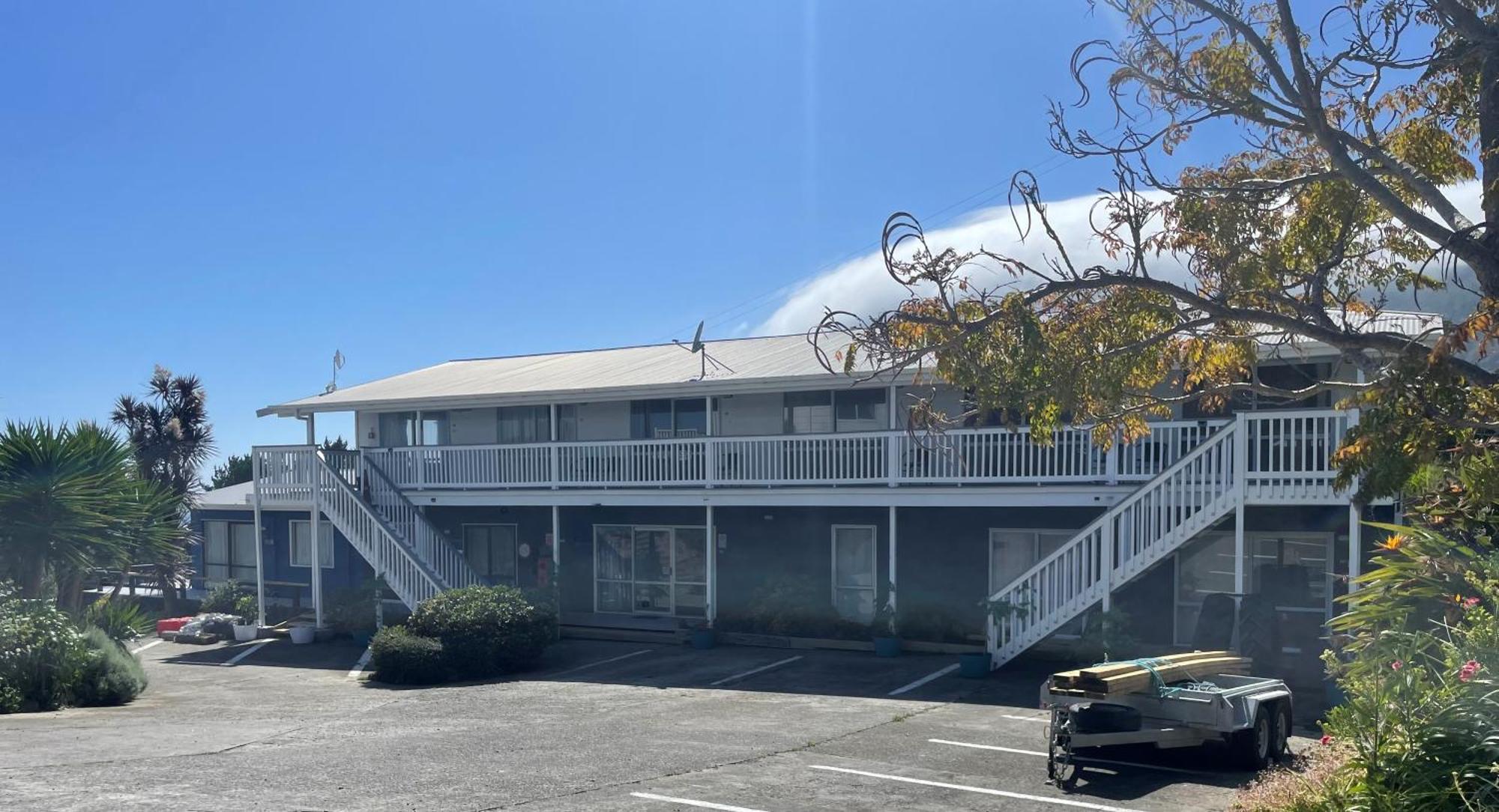 Lottin Point Motel Cape Runaway Exterior photo